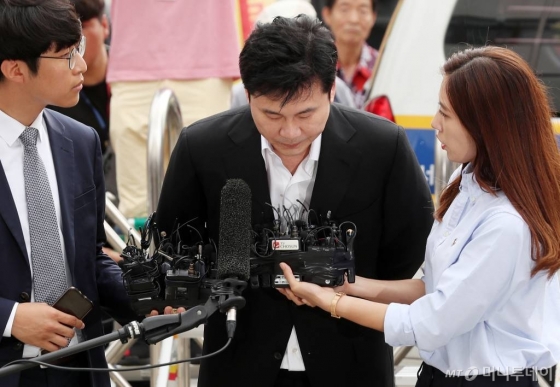해외 원정도박 혐의 및 13억원 상당 외국환거래(환치기) 의혹을 받고 있는 양현석 전 YG엔터테인먼트 대표가 지난달 29일 오전 서울 중랑구 서울지방경찰청 지능범죄수사대에 조사를 위해 출석하고 있다. / 사진=김휘선 기자 hwijpg@