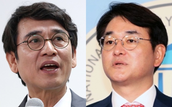 유시민 노무현재단 이사장(왼쪽)과 박용진 더불어민주당 의원/사진=머니투데이DB, 뉴스1