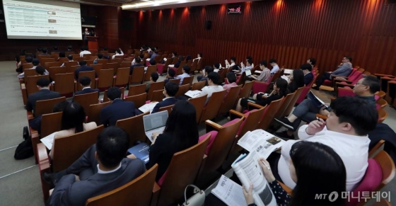 제3회 머니투데이 IPO 컨퍼런스가 18일 오후 서울 여의도 금융투자협회에서 열렸다. 황만순 한국투자파트너스 상무의 발표를 참석자들이 경청하고 있다. /사진=김창현 기자 chmt@