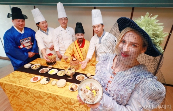 [사진]고종이 국빈에게 대접한 음식은?...'대한제국 황제의 식탁'展 개최