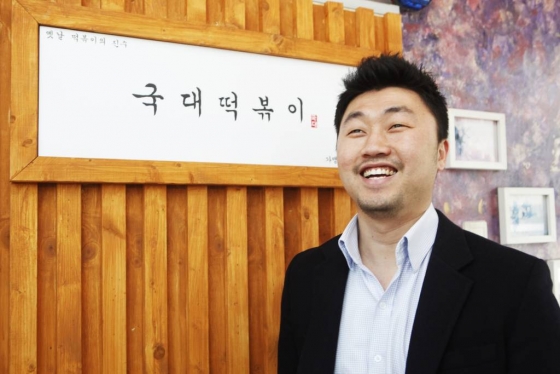 국감장까지…비난과 지지의 상징 된 국대떡볶이 - 머니투데이 국감장까지…비난과 지지의 상징 된 국대떡볶이 - 머니투데이
