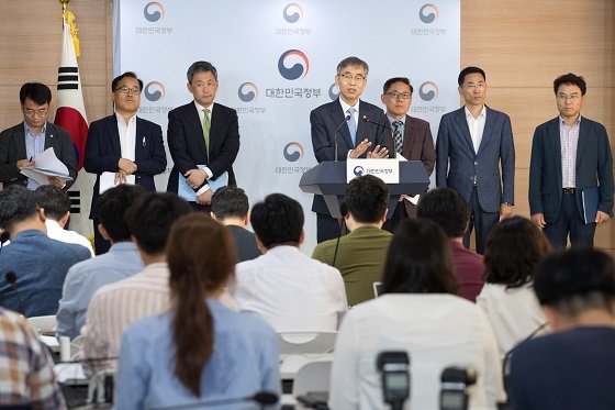 김성수 과학기술정보통신부 과학기술혁신본부장이 27일 오후 서울 종로구 정부서울청사 본관 브리핑룸에서'소재 부품 장비 연구개발 투자전략 및 혁신대책' 브리핑을 하고 있다/사진=과기정통부