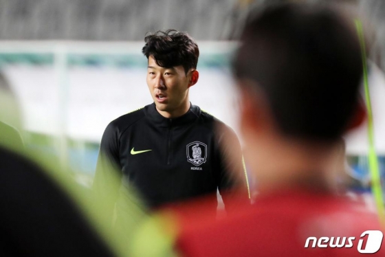 손흥민을 비롯한 대한민국 남자 축구대표팀 선수들이 지난 9일 오후 경기도 화성종합경기타운 주경기장에서 훈련하고 있다./사진=뉴스1