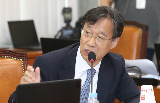 4일 서울 여의도 국회에서 열린 정무위원회의 금융위원회 국정감사에서 민주당 유동수 의원이 질의를 하고 있다. /사진=뉴시스