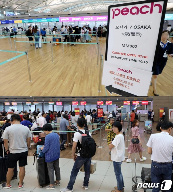 지난 7월 인천국제공항 1터미널 일본 오사카행 피치항공 체크인 카운터가 한산한 반면(위 사진), 베트남 하노이행 비엣젯 체크인 카운터에는 여행객이 길게 줄 서 있다. /사진=뉴스1