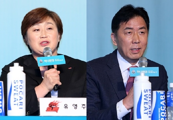 하나원큐 2019~2020 여자프로농구 미디어데이에 참석한 BNK 썸 유영주 감독(좌)과 KEB하나은행 이훈재 감독. /사진=WKBL 제공<br>
<br>