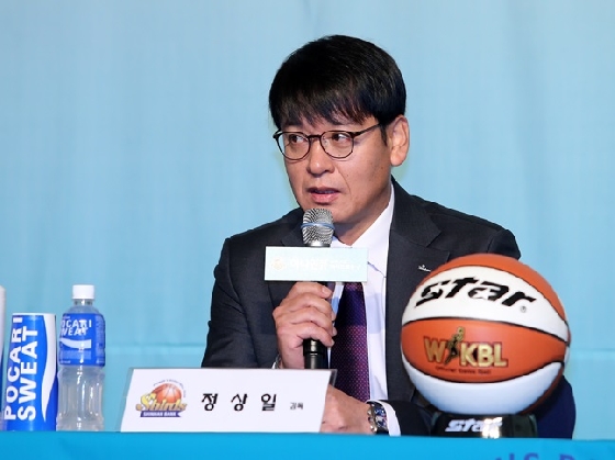 인천 신한은행 에스버드 정상일 감독. /사진=WKBL 제공<br>
<br>