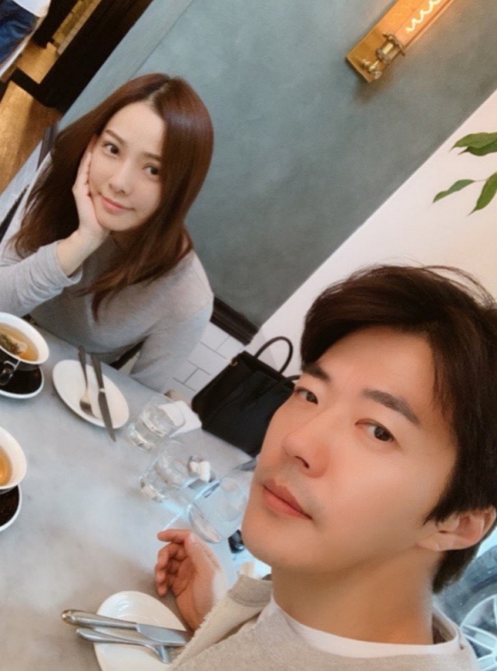 손태영은 9일 자신의 SNS에 권상우와 함께 찍은 사진을 공개했다./사진=손태영 인스타그램 캡처