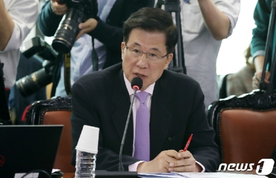 신경민 더불어민주당 의원이 10일 오전 서울 관악구 서울대학교에서 열린 국회 교육위원회 서울대, 서울대병원 등에 대한 국정감사에서 질의하고 있다. 2019.10.10/뉴스1 © News1 이동해 기자