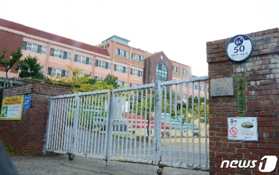 경남 창원시 진해구 웅동학원(웅동중학교) 2019.8.27/뉴스1 © News1 강대한 기자