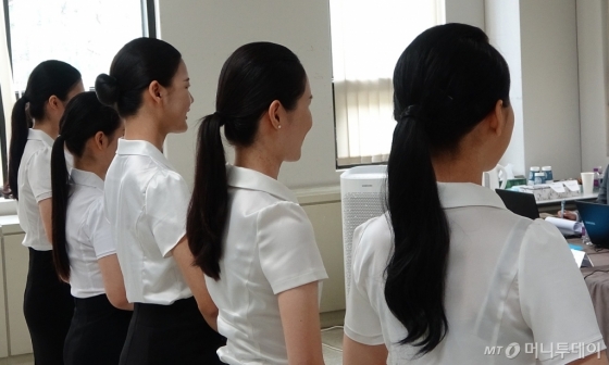 항공관광과 지원자들이 면접을 보고 있다. / 사진=권현수 기자