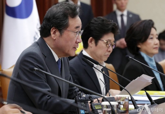 이낙연 국무총리가 10일 오전 서울 종로구 정부서울청사에서 열린 국정현안점검조정회의에 참석해 모두발언을 하고 있다. / 사진=김창현 기자 chmt@