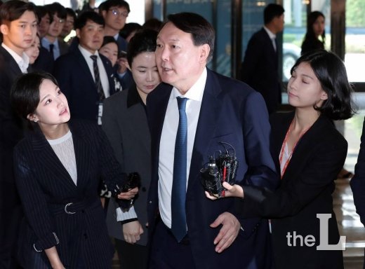  윤석열 검찰총장이 25일 오전 인천 파라다이스시티 호텔에서 열린 '29차 마약류퇴치국제협력회의(ADLOMICO)'에 참석하고 있다. / 사진=김창현 기자 chmt@