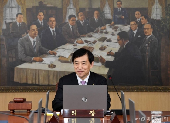 이주열 한국은행 총재가 16일 오전 서울 중구 한국은행에서 금융통화위원회를 주재하고 있다. / 사진=김창현 기자 chmt@