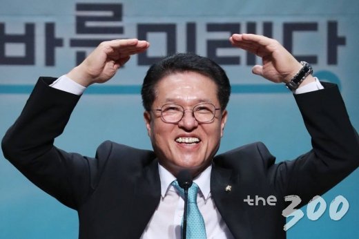2일 오후 서울 여의도 국회 의원회관 대회의실에서 열린 바른미래당 당대표 및 최고위원, 전국청년위원장 선출대회에서 정운천 후보가 인사말을 하고 있다. / 사진=이기범 기자 leekb@