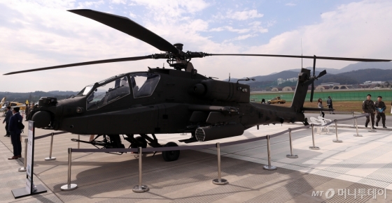 [사진]기동성 자랑하는 공격헬기 AH-64