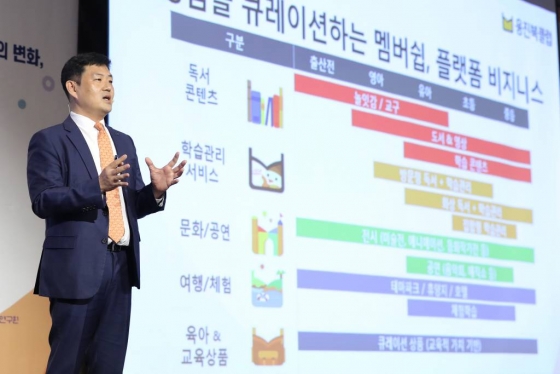 이재진 웅진씽크빅 사장이 22일 서울 종로구 포시즌스 호텔에서 열린 머니투데이 주최 '2019 인구이야기 팝콘(PopCon)'에서 '인구감소 시대 어떻게 기회를 찾는가?' 주제발표를 하고 있다. / 사진=이기범 기자 leekb@