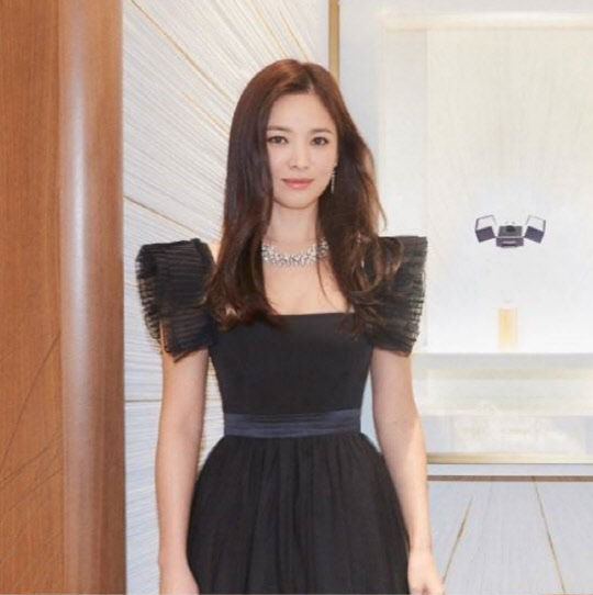 배우 송혜교/사진=송혜교 헤어스타일리스트 인스타그램 캡처