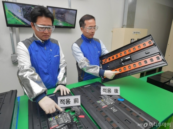 주황색 사다리모양 장치가 미세한 소화액 캡슐로 구성된 발화방지장치다. 불꽃이 닿으면 캡슐이 터지면서 자동 진화된다./사진=삼성SDI