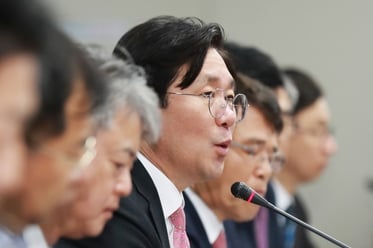 성윤모 장관, 수출상황점검회의 주재