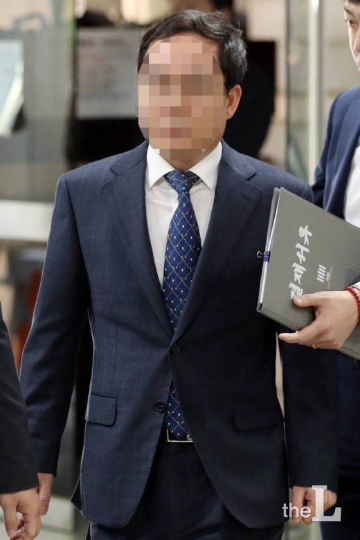 삼성바이오로직스의 분식회계 의혹과 관련해 증거인멸 혐의를 받는 김모 삼성전자 사업지원TF 부사장이 지난5월24일 오전 서초구 서울중앙지법에서 열리는 영장실질심사에 출석하고 있다./사진=이기범 기자 leekb@