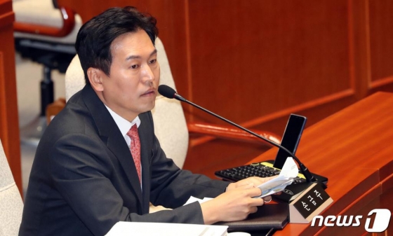 손금주 무소속 의원이 7일 서울 여의도 국회에서 열린 예산결산특별위원회 전체회의에서 자료요청을 하고 있다./사진=뉴스1