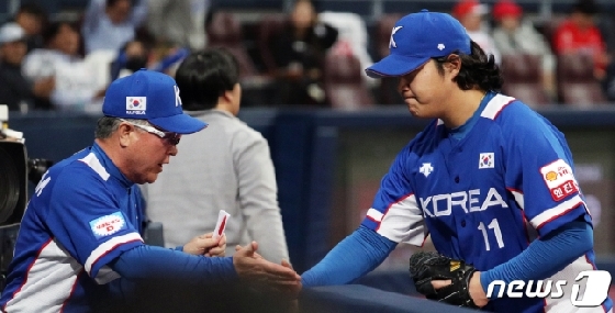 김경문 감독(왼쪽)과 조상우. /사진=뉴스1