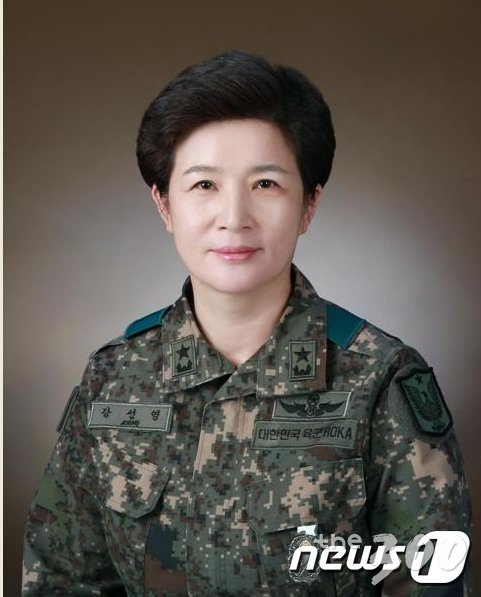 국방부가 8일 단행한 올해 후반기 장성급 장교 인사에서 여군 최초로 소장으로 진급한 강선영 준장. (국방부 제공) 2019.11.8/뉴스1