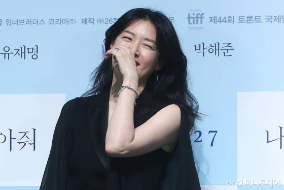 배우 이영애가 지난 4일 오전 서울 강남구 신사동 CGV압구정에서 열린 영화 '나를 찾아줘' 제작보고회에 참석해 포즈를 취하고 있다. /사진=강민석 기자