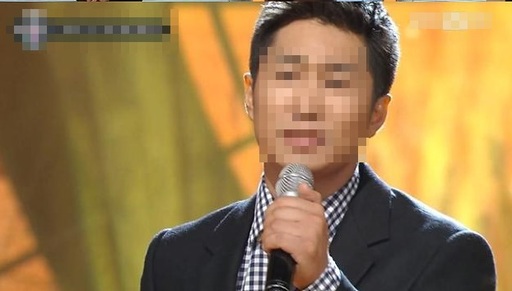 거 케이블TV의 한 음악 프로그램에 출연한 권씨.