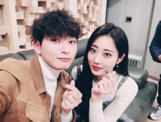 사진 왼쪽부터 가수 정진운과 경리/사진=정진운 인스타그램 캡처