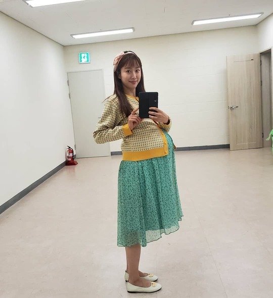 전혜빈이 지난 17일 자신의 인스타그램을 통해 만삭 분장 사진을 깜짝 공개했다./사진=전혜빈 인스타그램 캡처