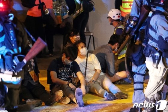 [사진] 홍콩 시위로 부상당한 학생들