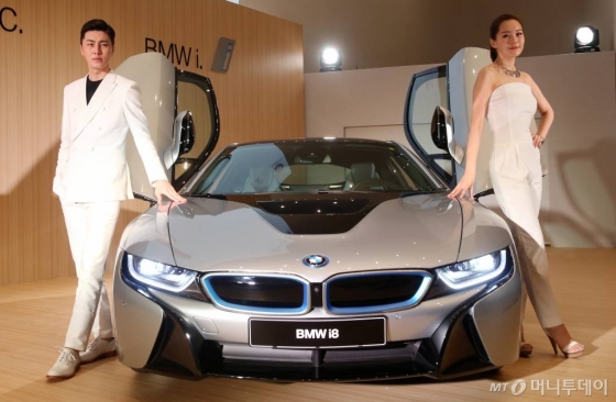 BMW코리아가 26일 오전 서울 을지로 동대문디자인플라자에서 'i 시리즈'의 두번째 모델 i8 국내출시기념행사를 진행하고 있다. / 사진=홍봉진기자 honggga@