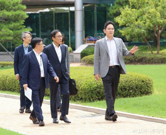 이재용 삼성전자 부회장이 삼성전자 온양캠퍼스(충청남도 아산 소재)를 방문해 현장경영에 나섰다./사진제공=삼성전자