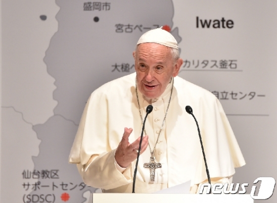 [사진] 3대 재앙 희생자들과 모임서 강론하는 교황