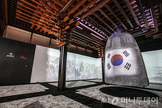 SK텔레콤이 ‘2019 한 · 아세안 특별정상회의’에서 선보인 5G · AI 기반 미디어아트 '선향정(善響亭)'의 모습./사진제공=SKT