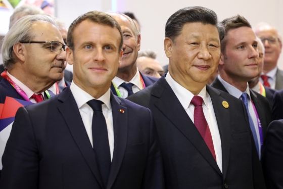 11월 6일 중국 베이징을 방문한 에마뉘엘 마크롱 프랑스 대통령이 시진핑 중국 국가주석과 나란히 서 기자회견을 준비 중이다/사진=AFP 