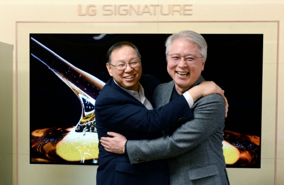 조성진 LG전자 부회장(왼쪽)과 권봉석 사장. /사진제공=LG전자