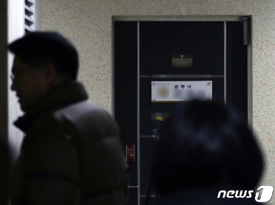 전 청와대 민정비서관실 소속 A 수사관이 숨진채 발견된 서울 서초동의 한 오피스텔 사무실. © News1 구윤성 기자