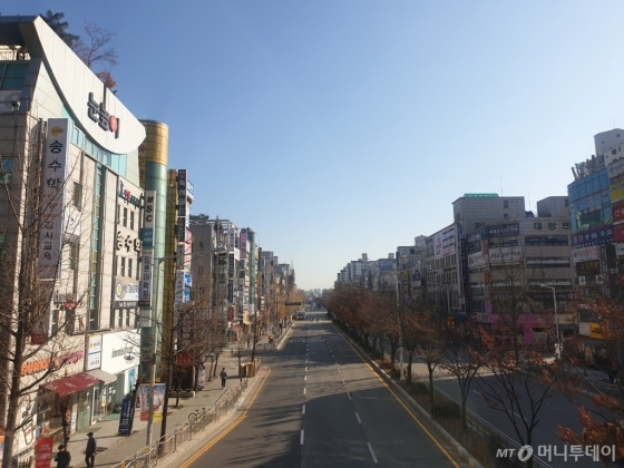 일산로를 사이에 두고 양쪽으로 후곡학원가가 조성돼있다. /사진=이소은 기자