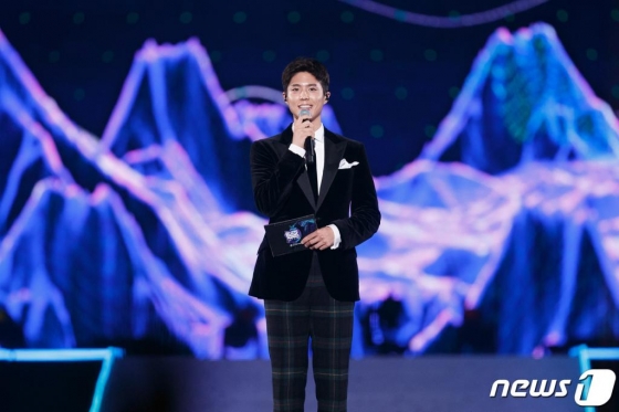 ¹è¿ì ¹Úº¸°ËÀÌ 4ÀÏ ¿ÀÈÄ ÀϺ» ³ª°í¾ß µ¼¿¡¼ ¿¸° '2019 MAMA(Mnet Asian Music Awards, ¿¥³Ý ¾Æ½Ã¾È ¹ÂÁ÷ ¾î¿öÁî)'¿¡ È£½ºÆ®·Î Ãâ¿¬ÇØ Àλ縻À» Çϰí ÀÖ´Ù. (Mnet Á¦°ø) 2019.12.4/´º½º1
