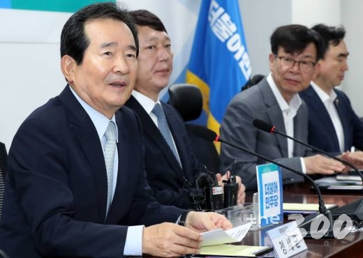 정세균 일본수출규제대응대책위원회 위원장이 28일 오전 서울 여의도 국회 의원회관에서 열린 일본 수출규제 대응 당정청 상황점검 및 대책위원회 2차 회의에서 발언하고 있다./사진=홍봉진 기자