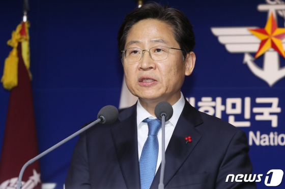 (서울=뉴스1) 사진공동취재단 = 임찬우 국무조정실 주한미군기지 이전지원단장이 11일 오후 서울 용산구 국방부에서 열린 주한미군 기지 반환 관련 관계 부처 합동 브리핑에서 발표를 하고 있다. / 사진 = 뉴스1