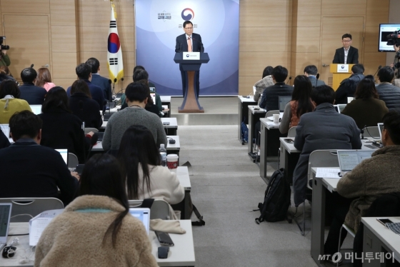 [사진]금융위, 인터넷은행 신규인가 발표...'토스뱅크 선정'