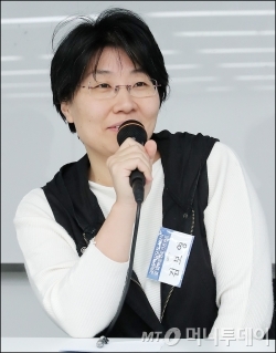 "훌륭한 가작들로 선정 어려워…SF 가장한 음모론은 아쉬워"