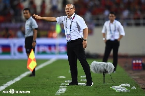 ë˜ ë¹„ê¸´ ë°•í•­ì„œ ë² íŠ¸ë‚¨ ì¶•êµ¬ 8ê°• ì§„ì¶œ ë¶ˆíˆ¬ëª… ë¨¸ë‹ˆíˆ¬ë°ì´