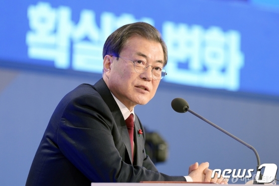 문재인 대통령이 14일 청와대 영빈관에서 2020년 신년 기자회견을 하고 있다. /사진=뉴스1(청와대 제공)