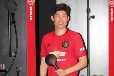 박지성 '콜러 맨유 컬렉션과 함께'