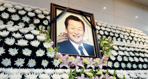 지난 19일 별세한 故 신격호 롯데그룹 명예회장의 빈소가 마련된 송파구 서울아산병원 장례식장에 고인의 영정이 놓여있다. /사진제공=롯데그룹